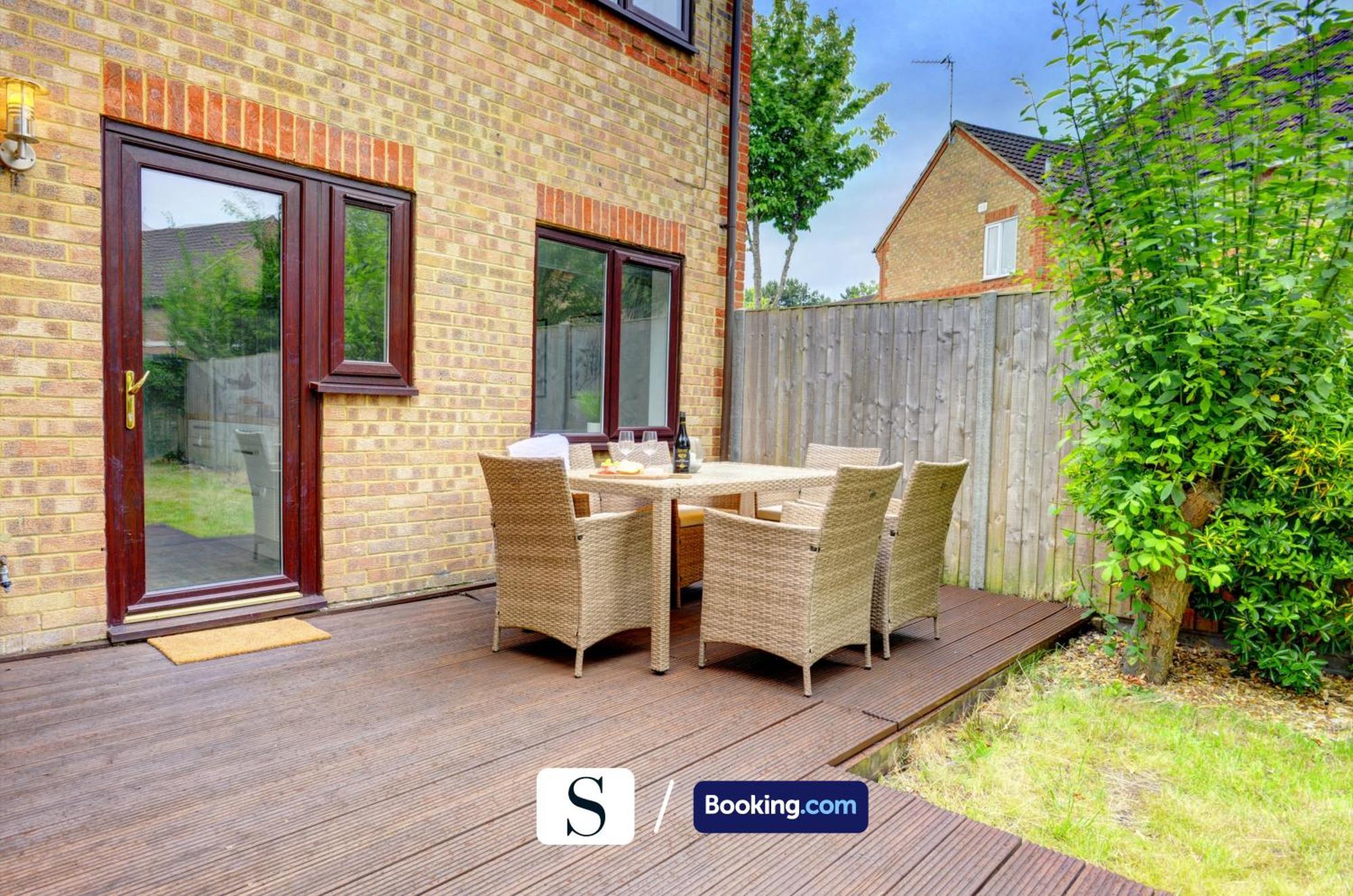 The Bernstein Executive House By Silva Short Lets & Serviced Accommodation Milton Keynes With Garden & Parking Wavendon ภายนอก รูปภาพ